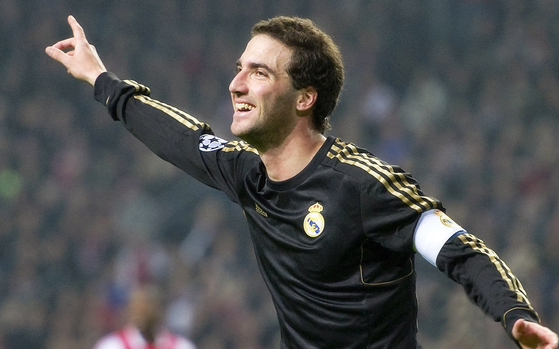 尤文图斯客场战胜对手，队内年轻球员崭露头角，尤文图斯所有队员