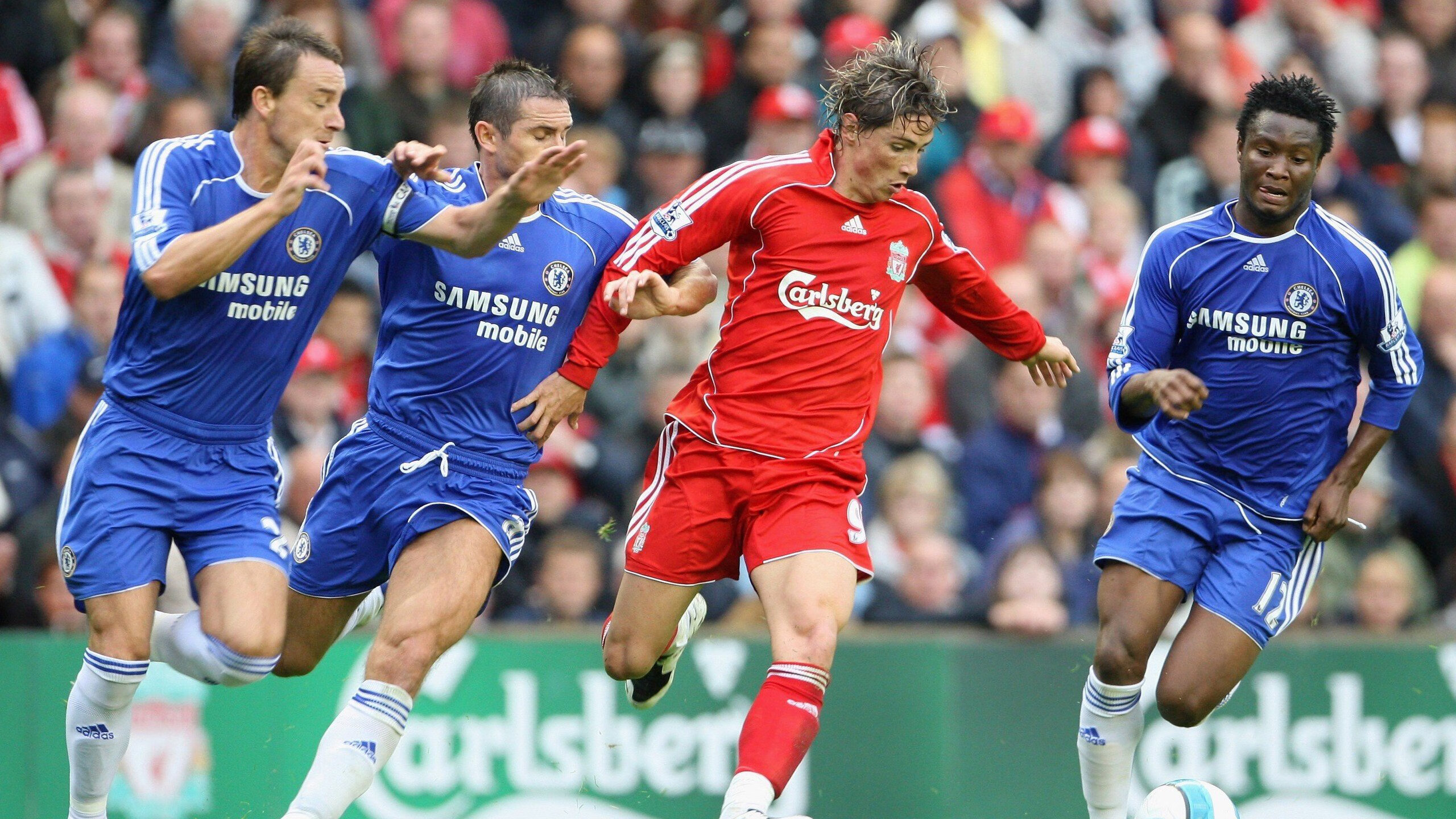 德甲主场氛围火爆，球迷投入热情高涨，德甲所有队伍