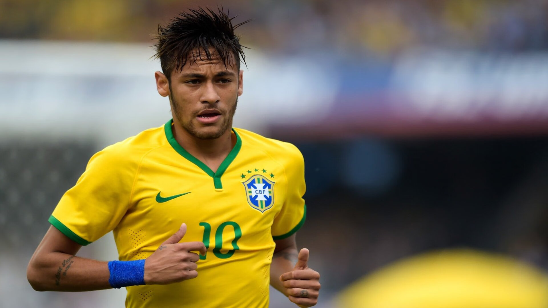 裁判判罚争议是否已成为赛事话题核心，裁判宣布比赛规则